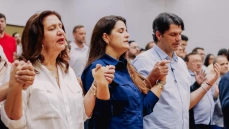 Léo Bezerra em missa de ação de graças