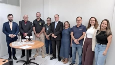 Juiz Trineto (centro) com a equipe de trabalho