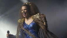 Cantora, compositora, produtora, escritora e pintora Vanessa da Mata