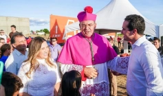 Em Cajazeiras, vice-governador Lucas Ribeiro prestigia posse de Dom Francisco Gabriel como novo bispo diocesano