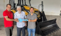 Nova retroescavadeira para o município de São José de Piranhas