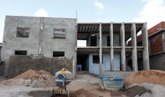 Lucas Ribeiro visita obras em Bernardino Batista e Uiraúna e firma convênio para construção de escola 