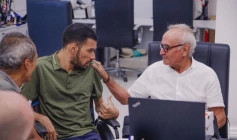 Entrega de kits de bocha para atletas com deficiência