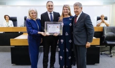 Título de cidadã paraibana à cientista Karina Massei