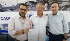 Prefeito Gerôncio Júnior ao lado de Deusdete Queiroga e Marcus Vinícius