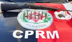 Fuzil e munições apreendidos pela PM