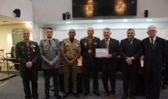 Cidadania Paraibana e Medalha Epitácio Pessoa ao General de Exército Maurílio Miranda