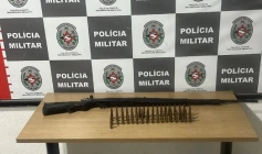 Fuzil e munições apreendidos pela PM