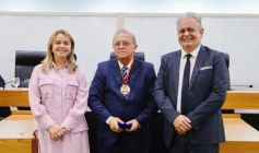 Medalha de Mérito Jurídico Tarcísio de Miranda Burity ao juiz Salvador de Oliveira Vasconcelos