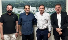 Prefeito Bal Lins ao lado de Deusdete Queiroga, Chico Mendes e do vice Ramon