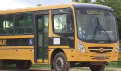 Ônibus escolar 