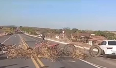 Protesto na BR-230 em Cajazeiras