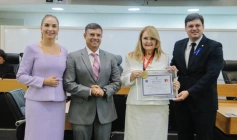 Medalha Epitácio Pessoa à professora Tânia Castelliano