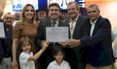 Título de Cidadão Uiraunense ao prefeito Helder Carvalho