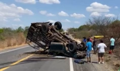 Caminhonete no local do sinistro