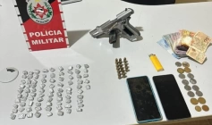 Arma e drogas apreendidas em ação da PM