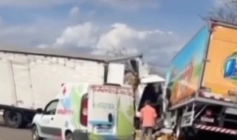 Acidente envolvendo 03 caminhões