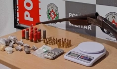 Armas, munições e drogas apreendidas pela PM