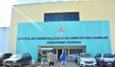 Central de Comercialização da Agricultura Familiar (Cecaf)