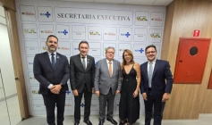 João Azevêdo em reunião com a secretária executiva adjunta do Ministério da Saúde