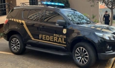 Prisão de passageiro por crimes de dano e desobediência