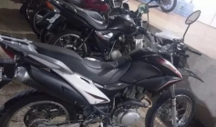 Moto com sinais identificadores adulterados apreendida pela PM