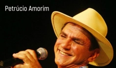 Poeta, cantor e compositor Petrúcio Amorim