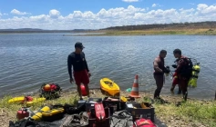 Corpo de adolescente sendo resgatado em açude de Condado