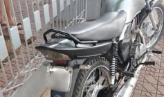 Moto com sinais identificadores adulterados apreendida pela PM