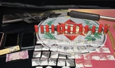 Espingarda, munições e material do tráfico apreendido pela PM em Bayeux 