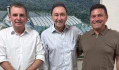 Chico Mendes, Deusdete Queiroga e o prefeito de Condado