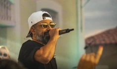 Cantor Raí Soares, líder da banda Saia Rodada