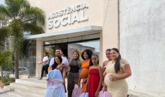 Entrega kits enxovais a gestantes do Programa Meu Bebê