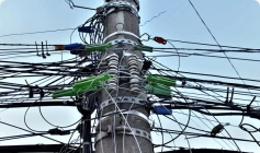 Fiações nos postes em Sousa