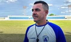 Treinador Evandro Guimarães