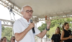 Cícero Lucena autorizando licitação para construção Maternidade