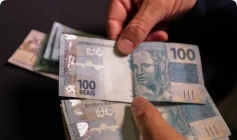 O benefício é destinado aos trabalhadores que estão cadastrados no PIS/PASEP há pelo menos cinco anos