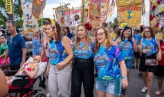 Primeira-dama do Estado prestigia desfile do Bloco Portadores da Folia e destaca ações do Governo para fortalecer inclusão na Paraíba