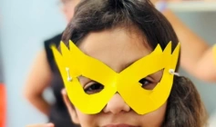 Oficina de máscaras e pintura artística para crianças internas no Hospital de Emergência e Trauma de Campina Grande