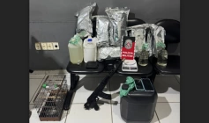 Apreensão de simulacro de fuzil e drogas