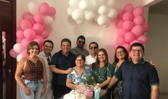 Dona Elizabete Pereira de Araújo e filhos