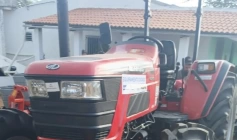 Gervásio Maia entrega trator com implementos e reforça agricultura de Taperoá