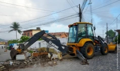 Desobstrução de vias bloqueadas por barricadas
