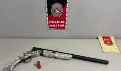 Espingarda apreendida pela polícia militar em Santa Rita 
