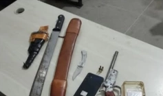 Prisão de homem por porte ilegal de arma de fogo após discussão