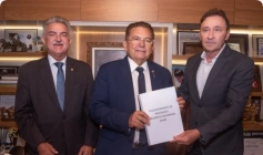 Adriano Galdino recebe inscrição de Deusdette Filho para Conselheiro do TCE