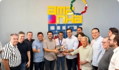 Vice-governador, Lucas Ribeiro ao lado de lideranças em Sousa