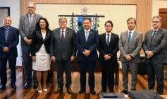 João Azevêdo em reunião interpoderes na condição de chefe do Executivo estadual