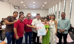 Entrega de aparelhos auditivos, enxovais e óculos