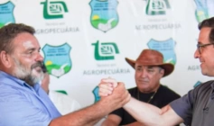 Deputado federal Gervásio Maia (PSB-PB) ao lado do prefeito de Gurjão